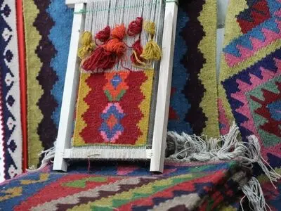 بازگشت هدفمند ارز صادراتی صنایع‌دستی بر اساس قیمت مواد اولیه مصرفی/ سیاست دولت در حمایت از تولید و تجارت اصیل ایرانی