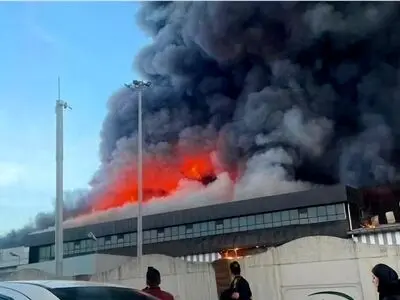 آتش‌سوزی گسترده در انبار پنیر شرکت کاله؛ ۲۵ دستگاه آتش‌نشانی برای مهار آتش اعزام شدند