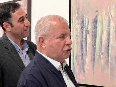 بازدید علی پروین از نمایشگاهی در فرهنگسرای نیاوران
