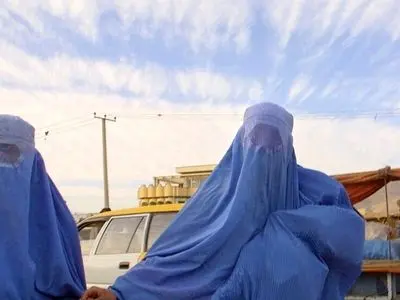 طالبان: زنان مجری تلویزیون باید صورت خود را بپوشانند