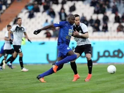 کفش طلا به سایز شیخ دیاباته سفارش داده می‌شود