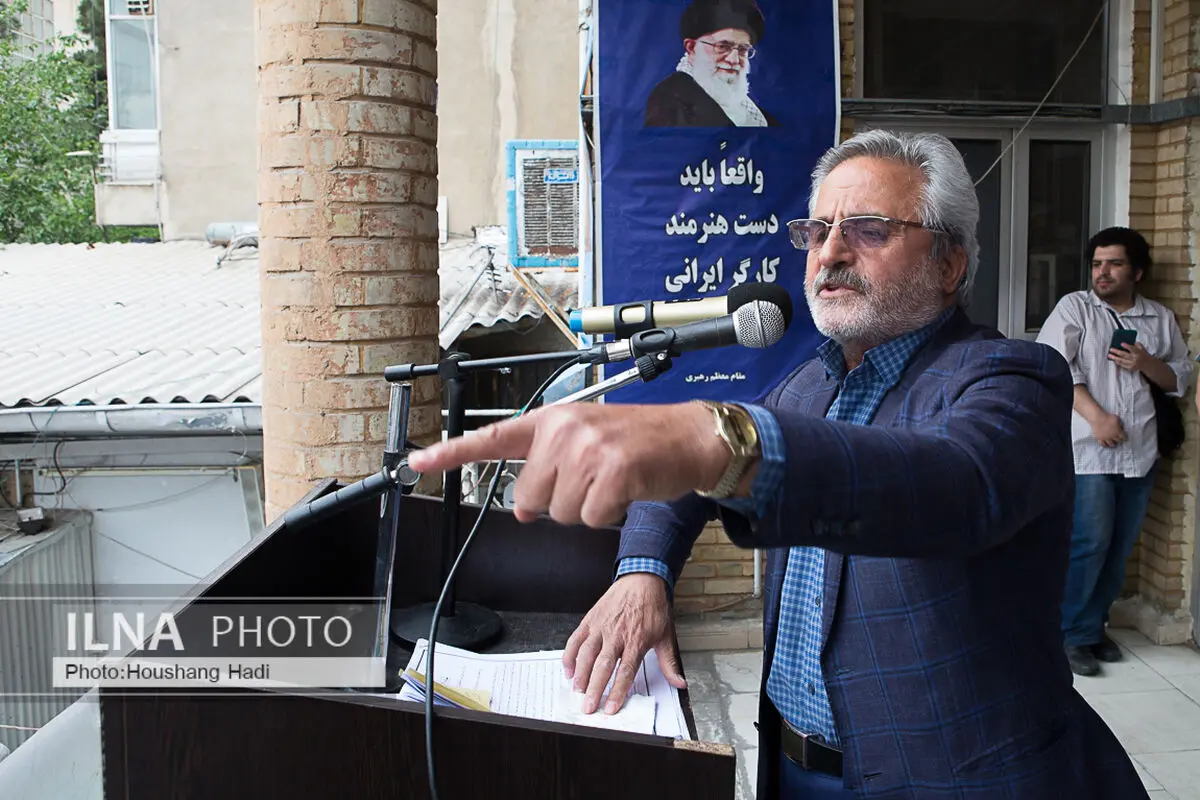 خطِ جامعه کارگری با ضد انقلاب خارج‌نشین متفاوت است