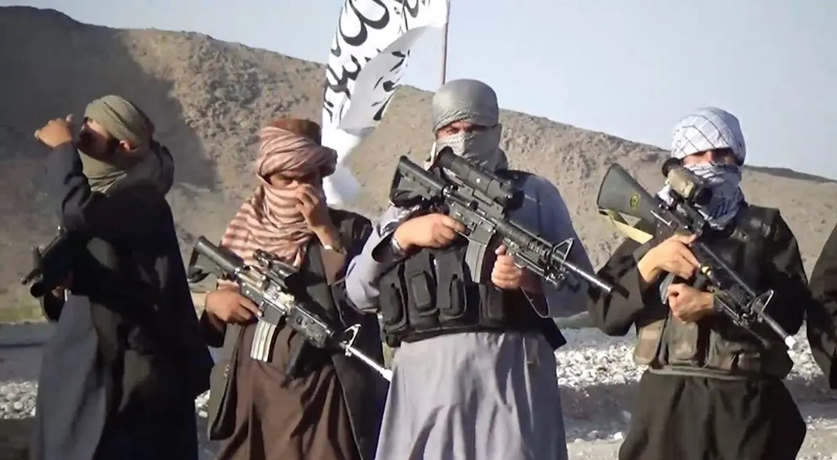 کشته شدن ۱۰ سرباز افغان در حمله طالبان به یک اردوگاه نظامی