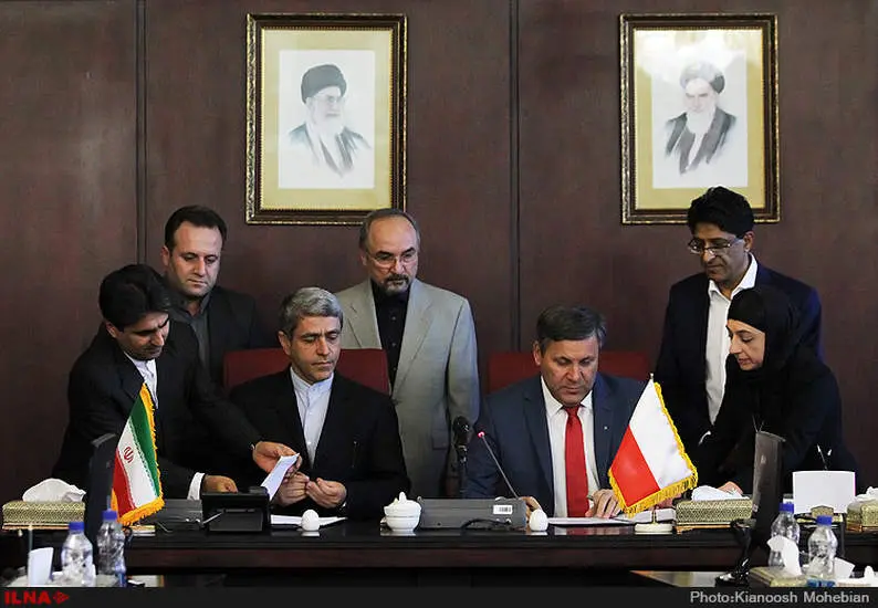 امضای تفاهمنامه همکاری میان وزرای اقتصاد ایران و لهستان