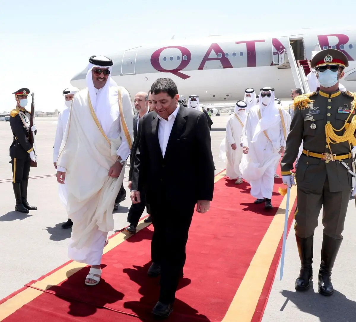 ورود امیر قطر به تهران با استقبال مخبر