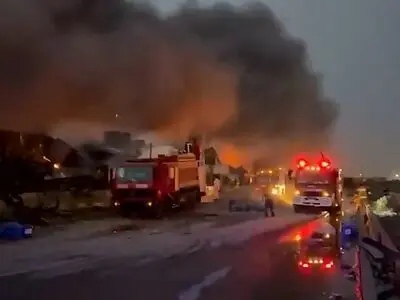 آتش‌ در بخش‌هایی از محل حادثۀ بندر شهید رجایی دوباره شعله‌ور شد + فیلم