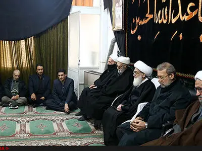 حضور لاریجانی در مراسم عزاداری دفتر رهبر انقلاب، نوری همدانی و شبیری زنجانی