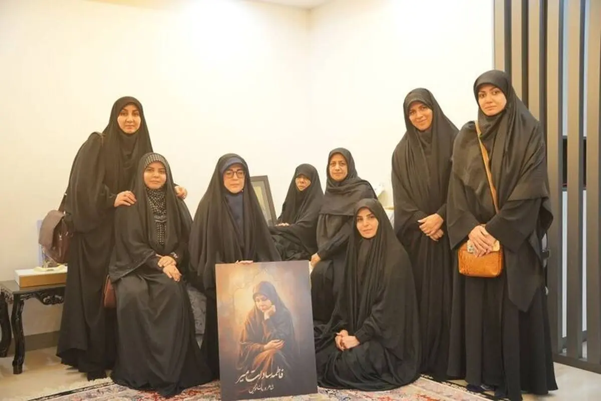 دیدار شاعران و نویسندگان با خانواده شهید هنرمند فاطمه‌سادات میر