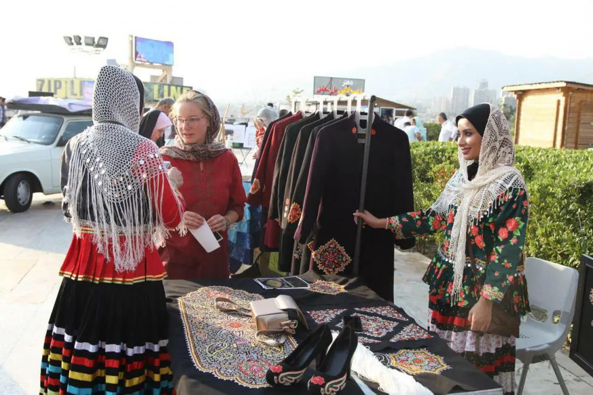 راه اندازی بازارچه صنایع دستی بانوان در دستور کار شهرداری ها قرار گیرد 