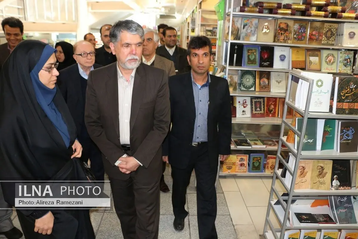 دیدار صالحی با اهالی نشر و کتاب شیراز در کتابفروشی دهخدا 
