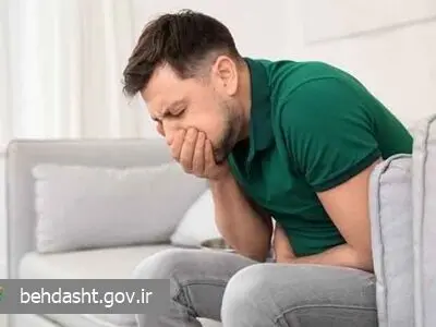خوراندن هر ماده‌ای به فرد دچار مسمومیت خطرناک است
