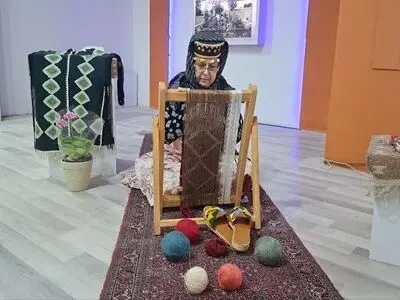 نمایش ۳۸ اثر صنایع دستی آذربایجان غربی در نمایشگاه بین المللی تهران