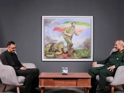 روح‌الامین اثرش را به فرمانده هوافضای سپاه پاسداران انقلاب اسلامی تقدیم کرد