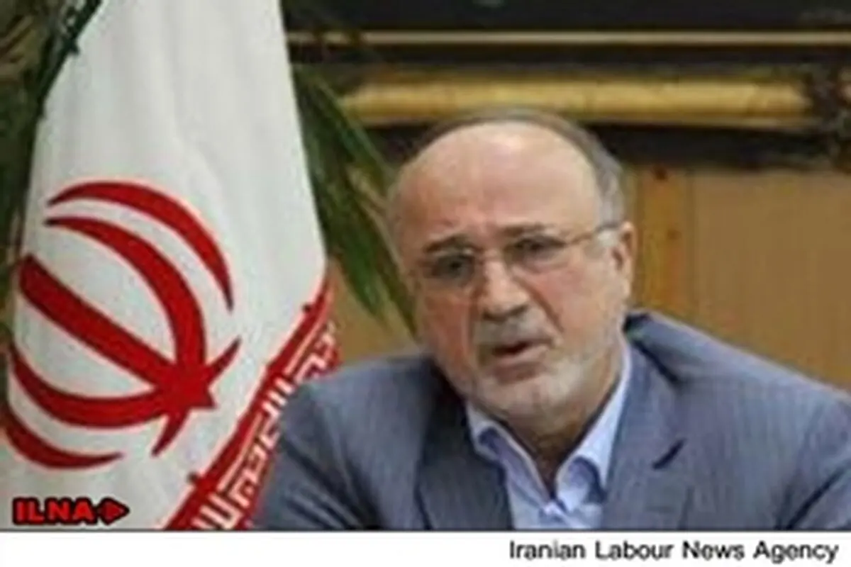 کوته‌نظران و تمامیت‌خواهان می‌خواهند انقلاب را به نام خود مصادره کنند