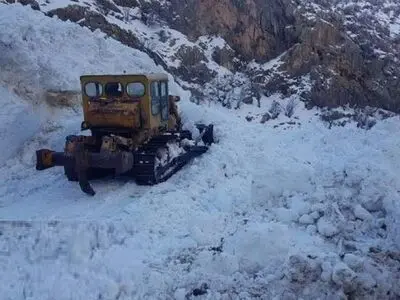 سقوط بهمن، محور شبلیز زیلایی را مسدود کرده است