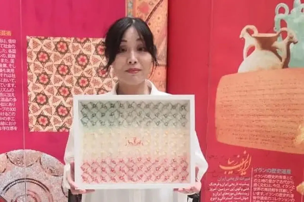 تصویرگر ژاپنی «هزار درنای صلح» را پیشکش ایران کرد