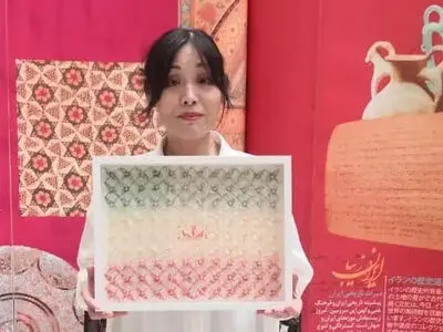 تصویرگر ژاپنی «هزار درنای صلح» را پیشکش ایران کرد