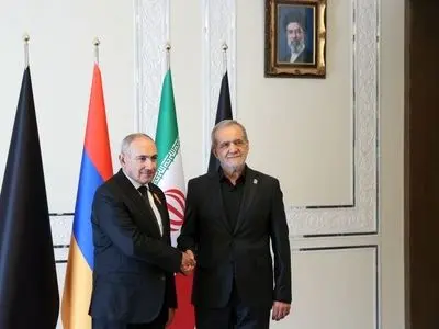 دیدار نخست‌وزیر ارمنستان با پزشکیان