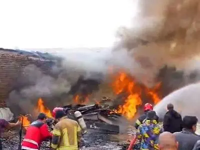 آتش‌سوزی کارگاه چوب‌بری شیراز به خیر گذشت