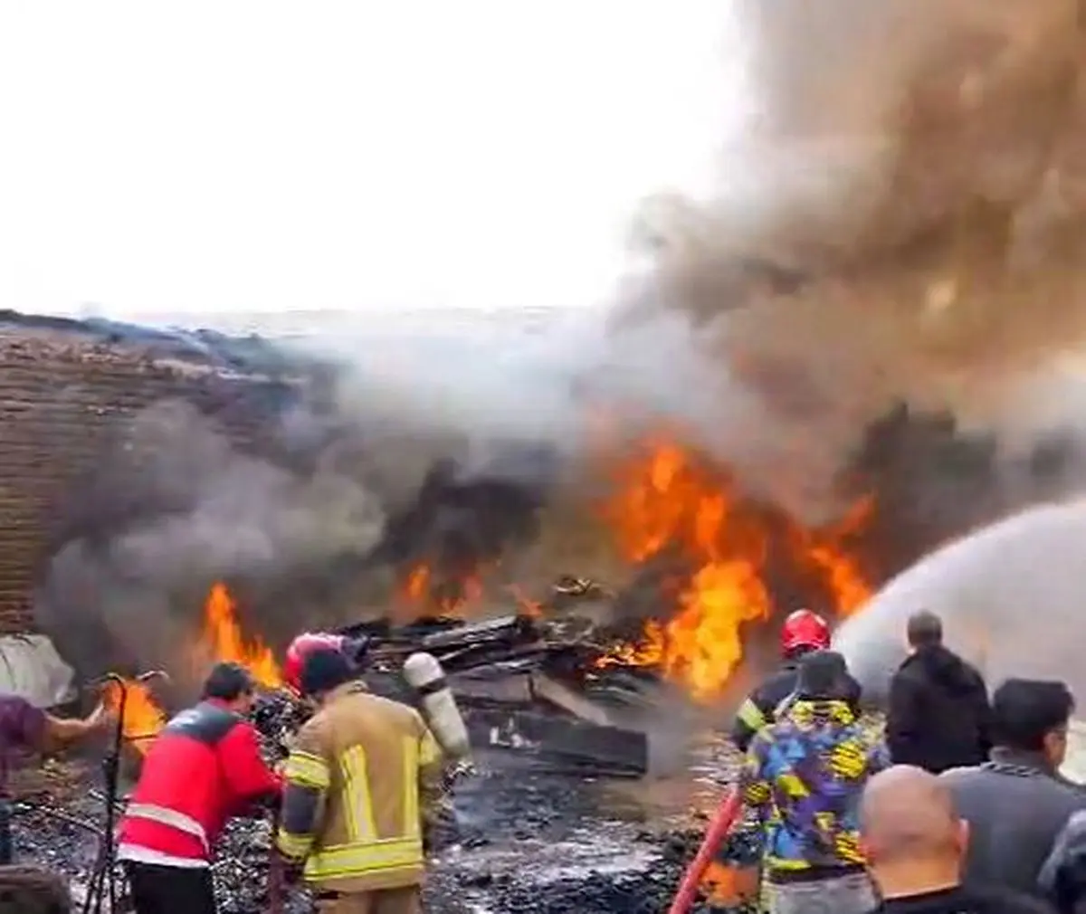 آتش‌سوزی کارگاه چوب‌بری شیراز به خیر گذشت