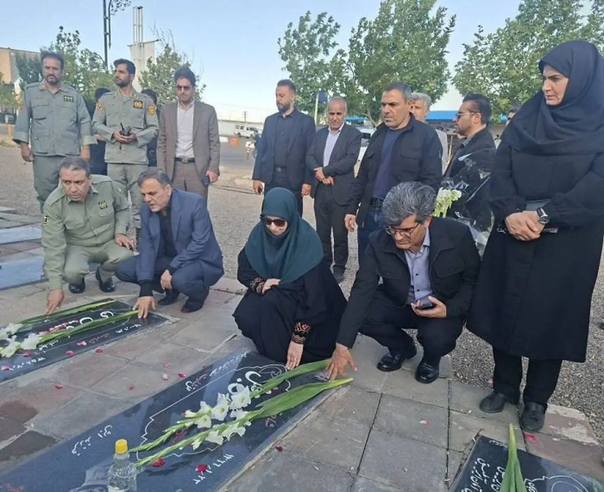 ادای احترام رئیس سازمان حفاظت محیط زیست به مقام شامخ شهدای استان زنجان