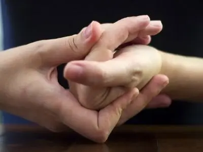 آیا شکستن قولنج ضرر دارد؟