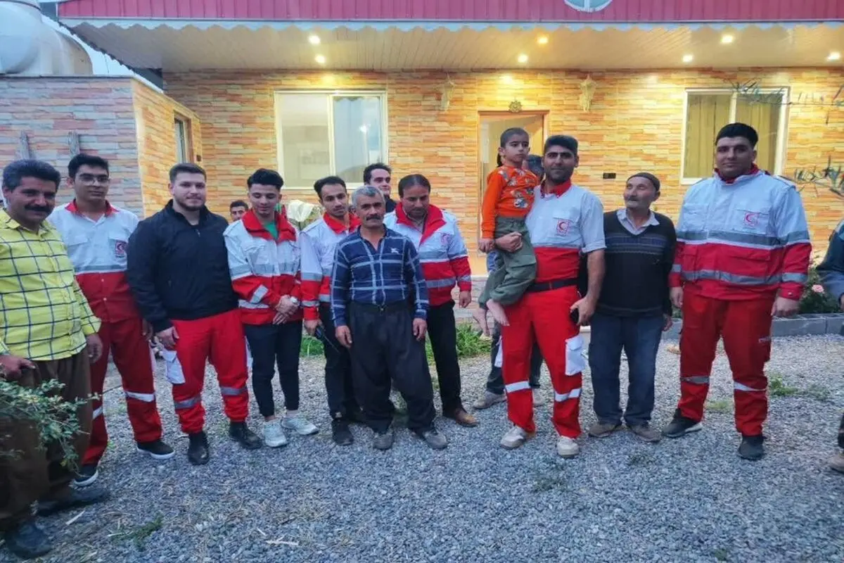 کودک مفقود شده در طارم با تلاش هلال احمر به آغوش خانواده بازگشت
