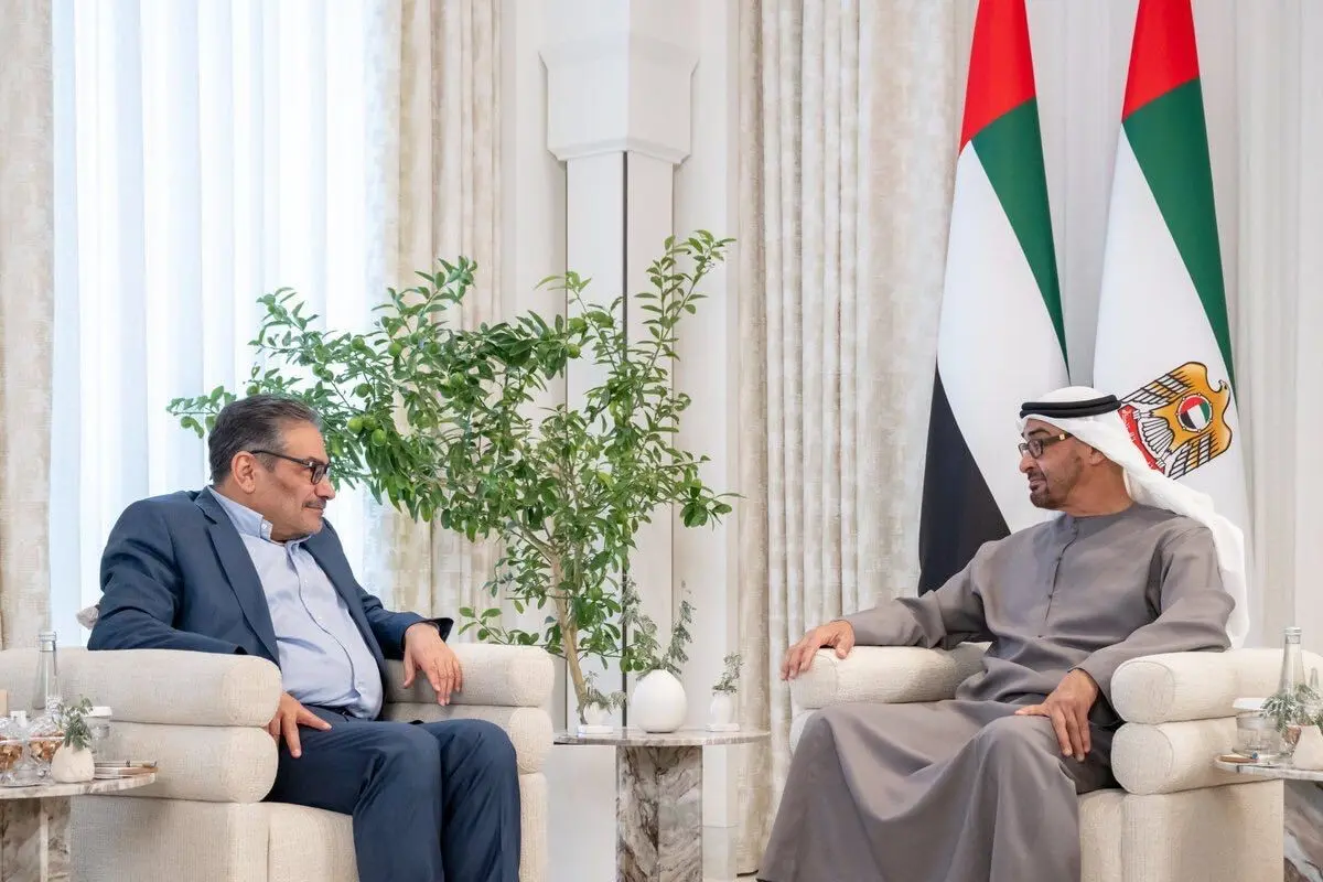 الادمیرال شمخاني یلتقی رئیس دولة الامارات في ابوظبي