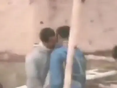 لحظه‌ی خداحافظی غواصانی که ۴ دی‌ ۶۵  به آب زدند و ۱۷۵ تن از آن‌ها سالها بعد در چنین روزی دست و پا بسته به وطن برگشتند + فیلم