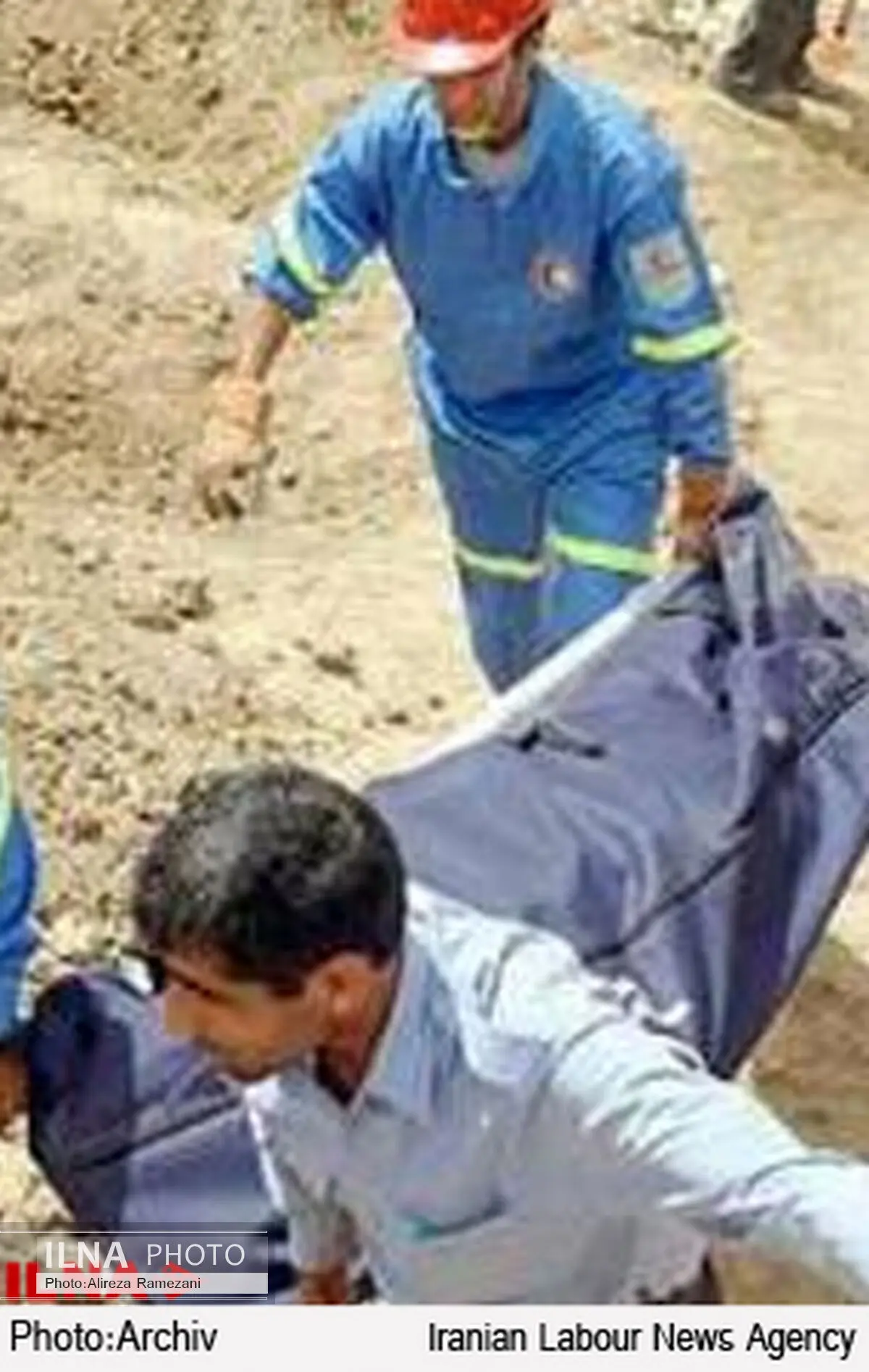کارگر جوان 19 ساله بر اثر پاره شدن سیم بالا بر درچاه کشته شد 