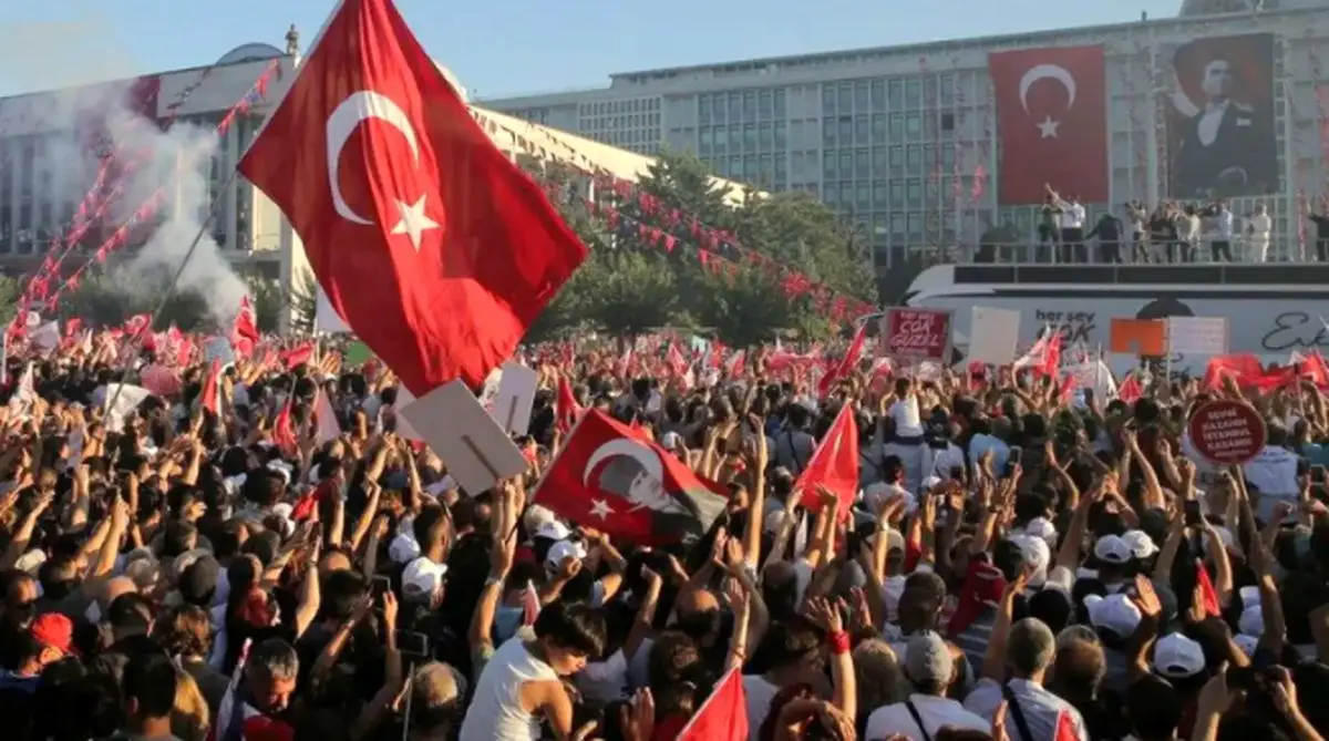 بحران سیاسی در ترکیه: آیا دولت به مقابله با مخالفان در خیابان‌ها خواهد پرداخت؟