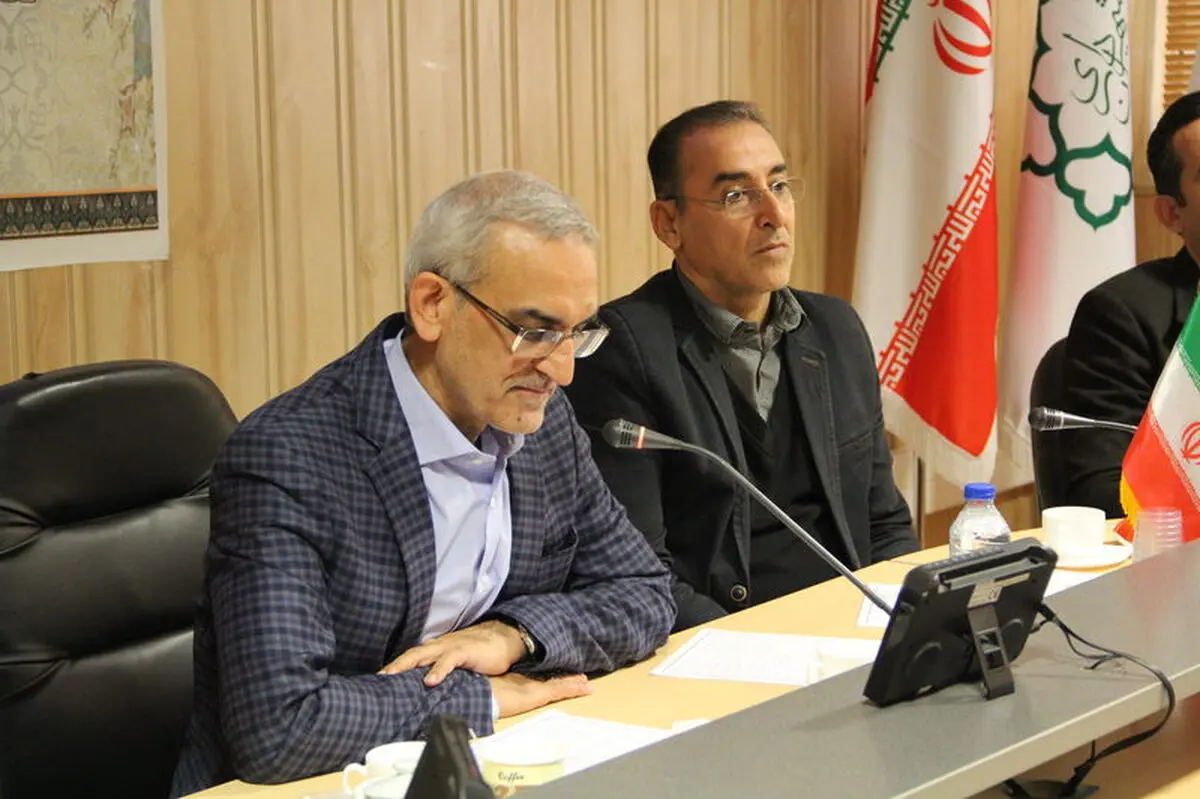 تا تحقق نوسازی ناوگان اتوبوسرانی، باید برای بازسازی اتوبوس‌ها اقدام کنیم