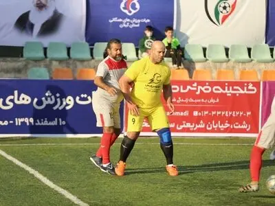دیدار پرگل مسابقه مینی فوتبال منتخب هنرمندان و ورزشکاران گیلانی/ گلزنی پرواز همای، مجتبی پوربخش و فردین معصومی