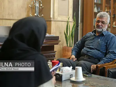 «همیشه مخالف بودن» به معنای نظریه داشتن نیست/ اساتید ما چرا کتاب نمی‌نویسند؟!/ هر استادی که نقدهایش به کشور شدیدتر باشد، از نظر دانشجویان باسوادتر است 