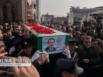 خاکسپاری پیکر شهید علی شمخانی در امامزاده صالح (ع)
