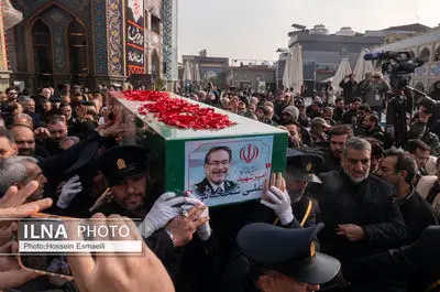 خاکسپاری پیکر شهید علی شمخانی در امامزاده صالح (ع)