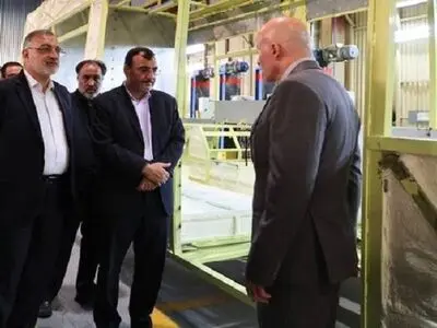 بازدید شهردار تهران از یک کارخانه اتوبوس‌سازی در سمنان 