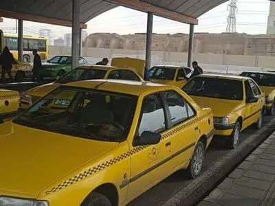 خدمات‌رسانی رایگان تاکسیرانی در داخل محوطه مصلی در آئین وداع با شهدای خدمت