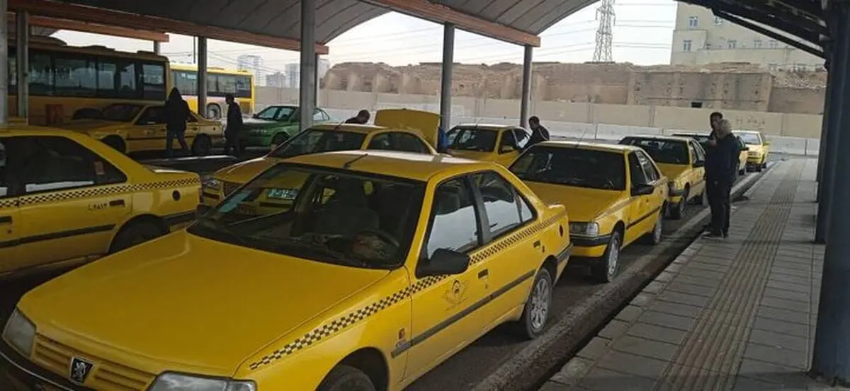 خدمات‌رسانی رایگان تاکسیرانی در داخل محوطه مصلی در آئین وداع با شهدای خدمت