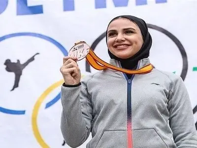 الإیرانیة "سارا بهمنیار" تقتنص ذهبیة نهائی بطولة طوکیو العالمیة للکاراتیه