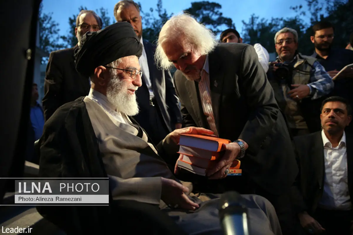 Leader urges people of literature to focus on nuclear deal