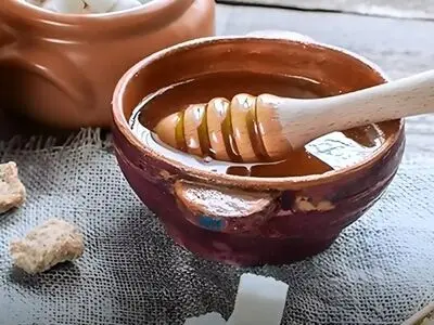 قندِ شکر با عسل فرقی ندارد! + فیلم