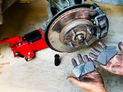 بهترین زمان برای تعویض لنت ترمز خودرو