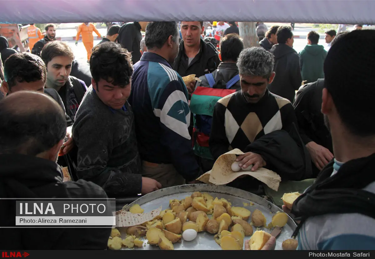 فیلم /پذیرایی از زائران کربلا در راهپیمایی اربعین حسینی (ع) در موکب ایلنا