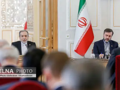 نشست وزیر امورخارجه با سفرا و روسای نمایندگی‌های خارجی و بین‌المللی