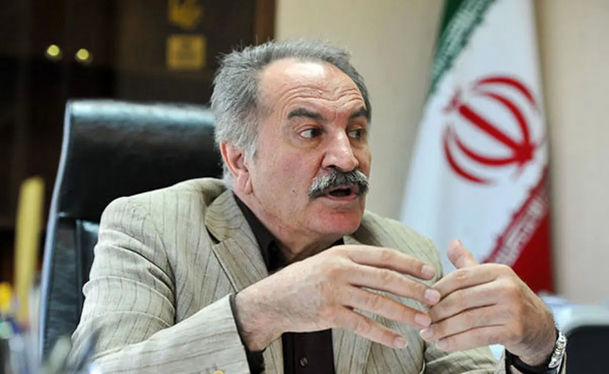 قیمت‌گذاری کالاها با دلار 4200 تومانی یعنی ایجاد لانه رانت و فساد