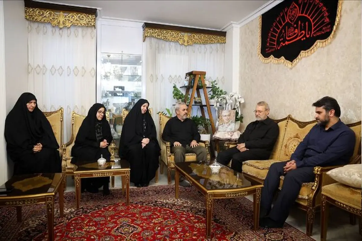 دیدار لاریجانی با خانواده شهید محمد حسین باقری