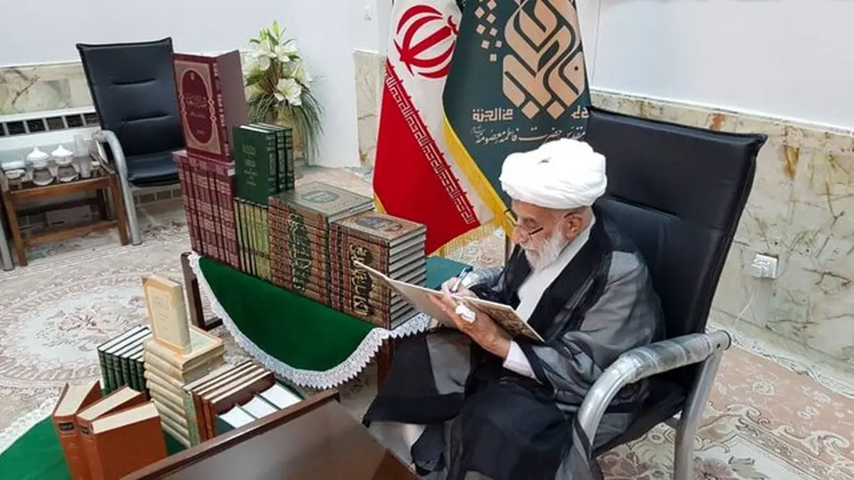 آیت‌الله جنتی بخشی از کتابخانه خود را اهدا کرد