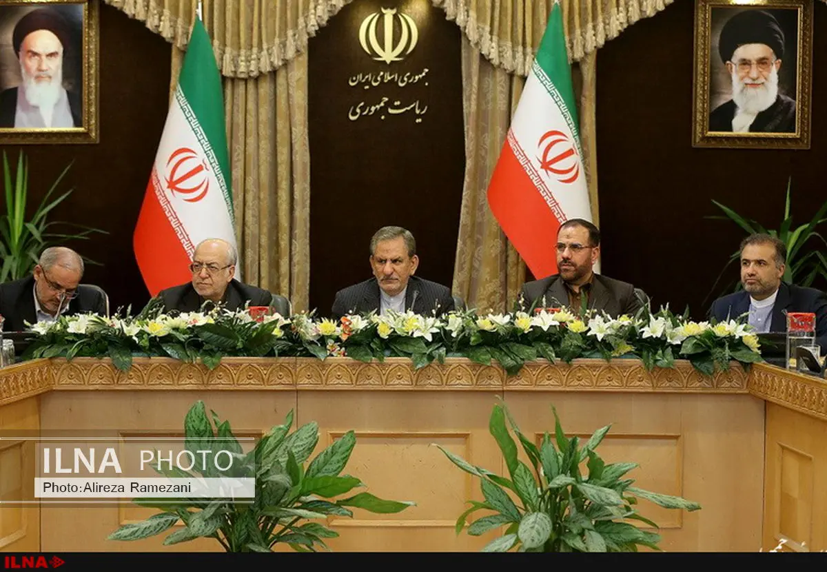 اراده برخی افراد زمینگیر کردن رییس جمهور و دولت است