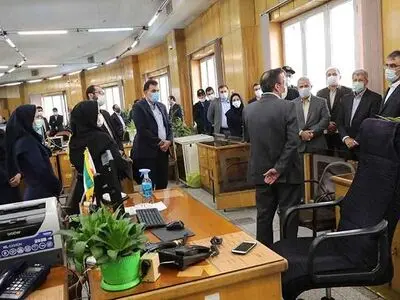 بازدید مدیر عامل بانک ملی ایران از شعبه مرکزی
